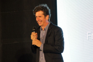 Gabino Diego durante su intervención en la Gala presentando el Premio 'Francisco Elías' a Jaime Chávarri.