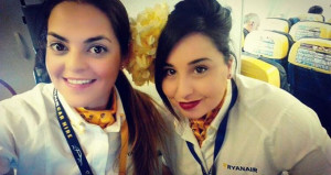 Cristina es azafata en Ryanair.