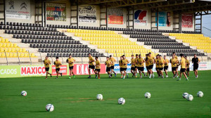 Componentes del plantel del San Roque, que iniciará la Liga en casa ante el Atlético Onubense. / Foto: @SanRoqueLepe.