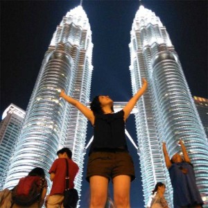 Siente auténtica pasión por viajar. En la imagen, en la Torres Petronas, en Kuala Lumpur.