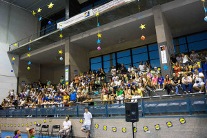 Aspecto de las gradas del pabellón polideportivo cubierto de Ayamonte en la inauguración del torneo.