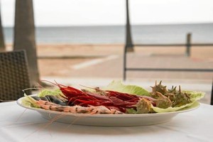 Este verano tienes una visita obligada a Restaurante Macha, en el Paseo Marítimo de La Antilla.