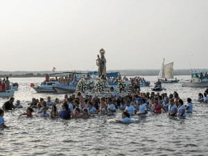 Celebrción de las Fiestas del Carmen en Isla Canela.