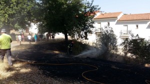 vecinos y bomberos incendio aracena