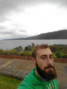 El onubense se está especializando en seguridad informática. En la imagen, visitanto el lago Ness.