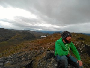 El joven ha cursado el Grado de Ingeniería Informática en la Universidad de Huelva. En la foto, vista del lago Lomond desde uno de los lados del valle.