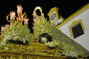 El día 15 de agosto tiene lugar la procesión de la patrona, la Virgen de los Remedios.