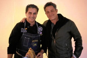 Ha tenido la oportunidad de conocer a muchos famosos, como sucede con Alejandro Sanz.