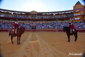 Aspecto de la plaza al inicio del paseillo. / Foto: J.L. Arizmendi