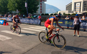 Emilio Martín en el tramo de bicicleta, donde cimentó su medalla. / Foto: @triathlonlive.