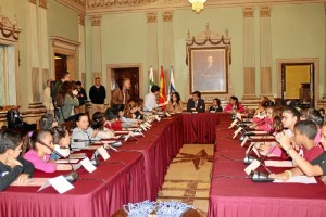 Momento del Pleno Infantil celebrado en el Consistorio de Huelva.