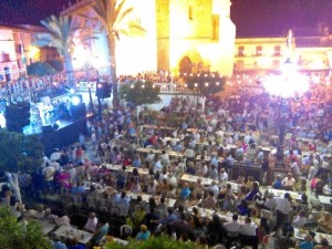 La plaza de España se llena de ambiente con la celebración de la Feria. Foto de archivo.