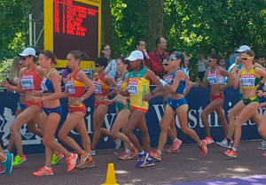 Primeros compases de la prueba de los 20 Kms. marcha con Laura García-Caro en los puestos de cabeza. / Foto: @atletismoRFEA.