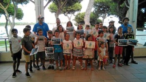 Entrega de diplomas a los participantes en los cursos de verano de la Escuela de Vela del Club Deportivo Náutico de Punta Umbría.