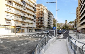 Abierto este jueves al tráfico la reurbanizada calle Padre Laraña.