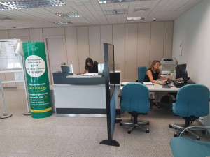 Interior de la nueva oficina de Caja Rural del Sur en Zalamea la Real