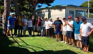 Un momento de la visita de la Asociación Ansares al Club Deportivo Náutico de Punta Umbría.