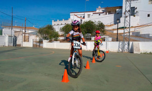 Los más pequeños pudieron disfrutar de una gymkhana.