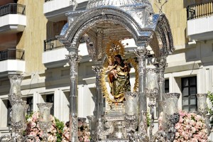 La escultura de Ntra. Sra. de la Cinta se hizo para cumplir el deseo de Martín Olivares de que saliera en procesión.