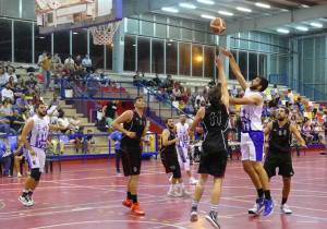 El CB San Juan se gustó ante su público y derrotó al PMD Gibraleón. / Foto: @fabhuelva.