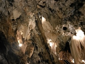 La Junta de Andalucía ha declarado la Gruta de las Maravillas de la localidad de Aracena como Lugar de Interés Turístico de Andalucía.