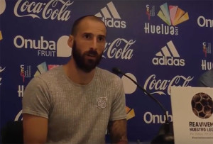 Iván Malón, durante la rueda de prensa de su presentación como jugador del Recre.