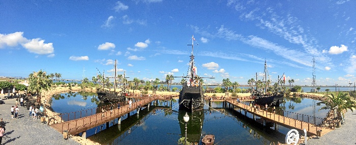 la visita al Muelle de las Carabelas supone uno de los mayores alicientes para los turistas.