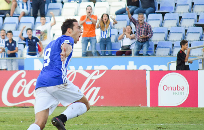 El Recre quiere dar una alegría a sus aficionados ganando al Extremadura. / Foto: Pablo Sayago.