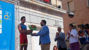 El coruñés Uxio Abuín protagonizó una soberbia remontada para acabar tercero. / Foto: @TRIATLONSP.