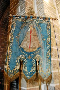 Estandarte de la Virgen de la Cinta de Llimiana en terciopelo azul, de 1862.