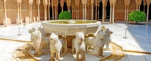 El Patio de los Leones es un lugar muy conocido de Granada, pero no es el único para visitar.