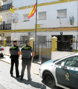 La Guardia Civil ha detenido a una mujer como presunta autora de varios delitos continuados de hurto.