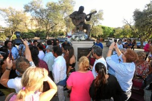 Homenaje multitudinario.