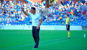 El técnico del Recre, Javier Casquero, espera lo mejor de sus hombres en el partido de este miércoles ante el Villanovense / Foto: Pablo Sayago.