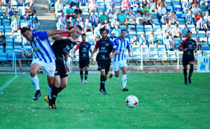 Tuvo que trabajar de lo lindo el cuadro onubense para sacar adelante el partido. / Foto: Pablo Sayago.