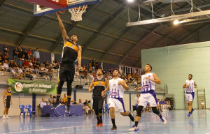 El CDB Enrique Benítez quiere dar la primera alegría a sus aficionados ganando el domingo al DKV San Fernando. / Foto: @fabhuelva.