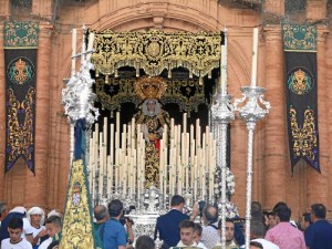 La salida se produjo sobre las 19.00 horas desde la Iglesia de Ntra. Sra. de la Granada. / Foto: José Luis Perera.