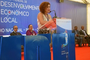 La vicepresidenta de la Diputación y del Fondo Andaluz de Municipios para la Solidaridad Internacional (FAMSI), María Eugenia Limón, durante su intervención. 