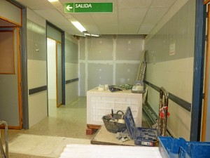 El Hospital Juan Ramón Jiménez ha iniciado la segunda fase de las obras de adecuación de espacios para la implantación de una Unidad de Cuidados Intermedios (UCIN).