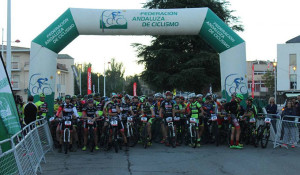 Momento previo a la salida de la III Maratón BTT 'Minas de Riotinto'.