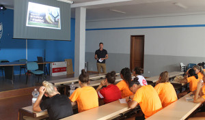 Un momento de la charla correspondiente al taller de integridad que imparte la Liga de Fútbol Profesional.