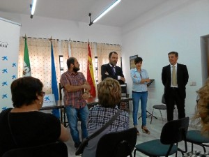 Un momento del convenio de colaboración firmado por Obra Social La Caixa y FEAFES Huelva.