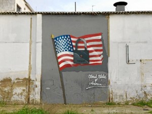 Graffiti realizado en el Molino de la Vega tras las elecciones en EEUU.