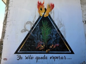 Graffiti alusivo al incendio en Mazagón.