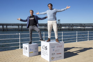 Los homenajeados en la ría de Huelva.