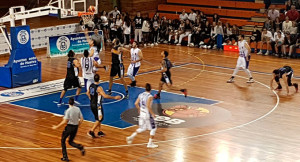 Victoria del CDB Enrique Benítez ante el CB San Juan en el derbi de la Liga EBA. / Foto: @cbsjuan.