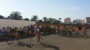 Tras la segunda aparición por Bollullos, el Circuito Provincial de Huelva para Escuelas y Cadetes echará el cierre en Hinojos. / Foto: Federación Andaluza de Ciclismo.