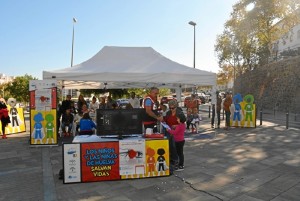 el AMPA del CEIP San Fernando, miembros de Aspapronias o de AFA (Asociación de Familiares de Alzheimer) participaron activamente .