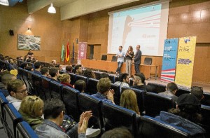 Un momento de la inauguración de los Talleres de Cine del Programa Artes+Joven, que se celebran durante tres días en la Facultad de Ciencias Experimentales del Campus de El Carmen.