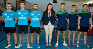 Los dos equipos, en los momentos previos al partido. / Foto: J. L. Rúa.